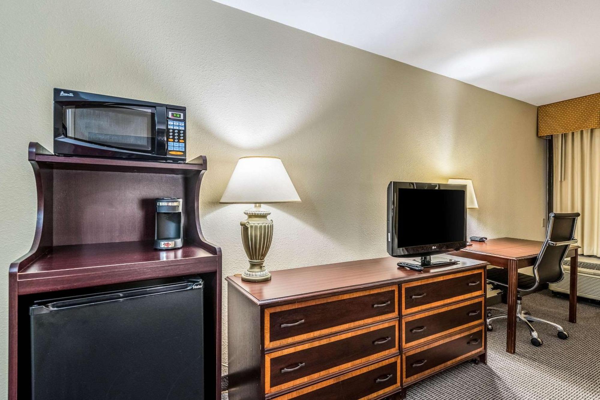 Clarion Hotel Cincinnati North Шаронвілл Екстер'єр фото