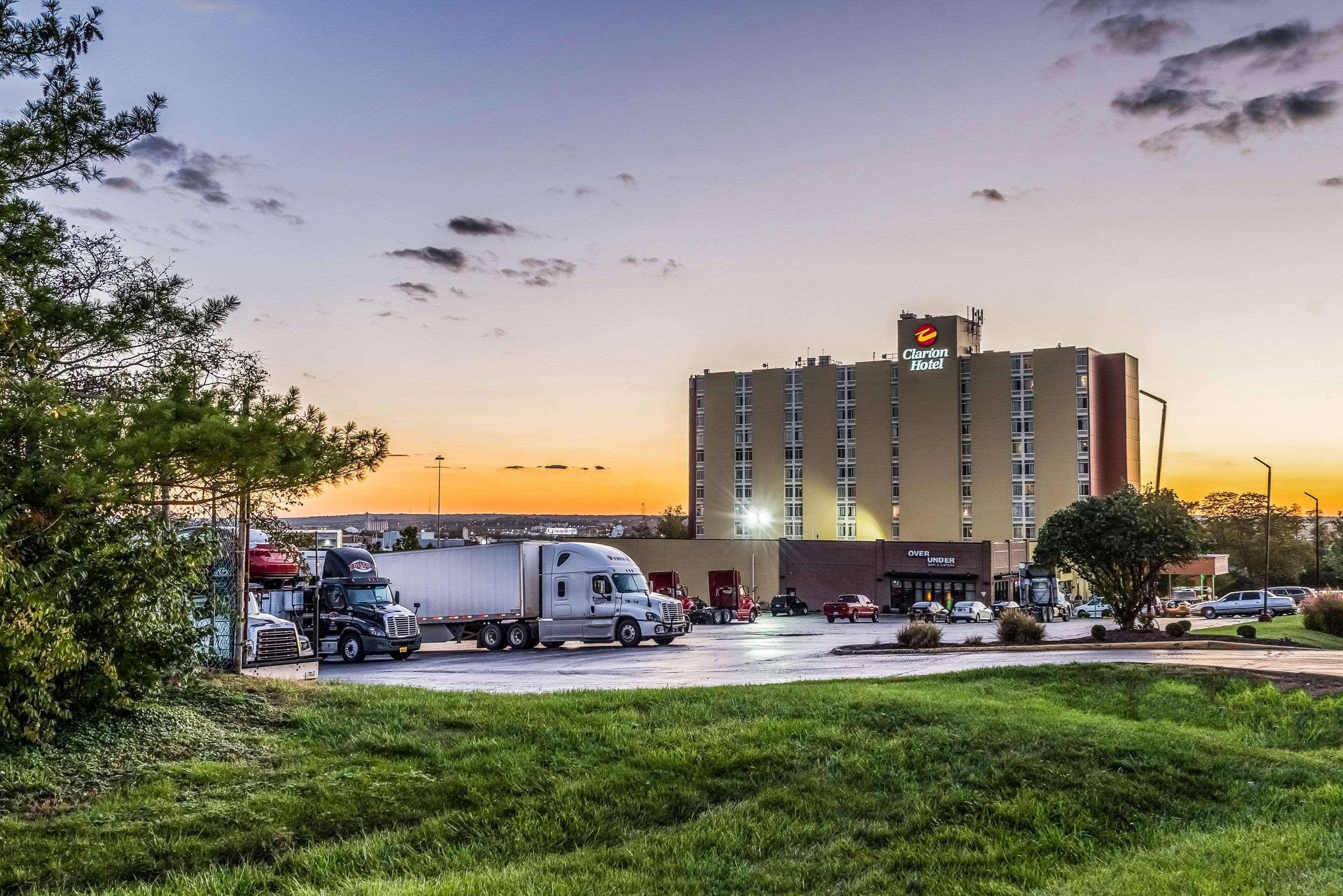 Clarion Hotel Cincinnati North Шаронвілл Екстер'єр фото