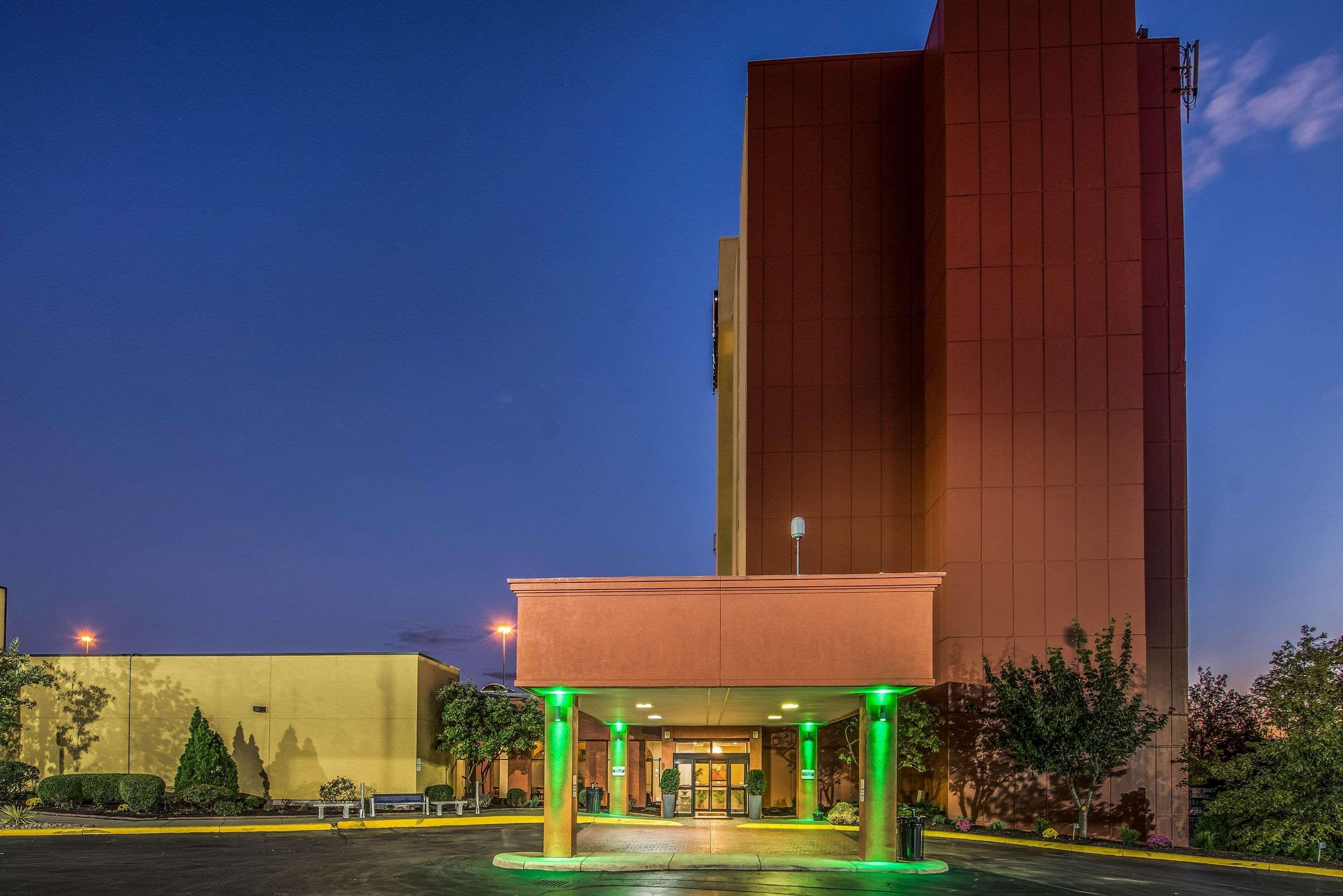Clarion Hotel Cincinnati North Шаронвілл Екстер'єр фото